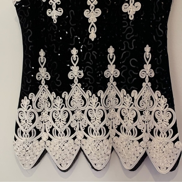 Juliette black and white embroidered sequined dressy tank top. Size M - Picture 5 of 9